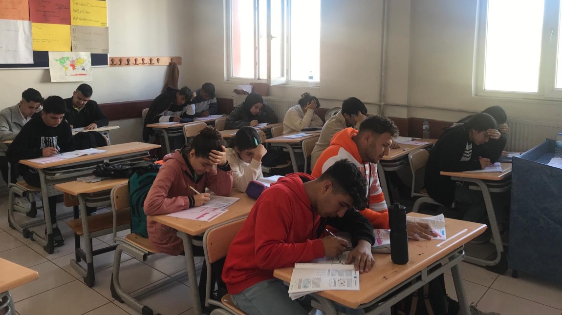 18 Mart Çanakkale Şehitleri Anadolu Lisesi Başarıyı İzleme ve Geliştirme Projesi Kapsamında Deneme Sınavı Yaptı